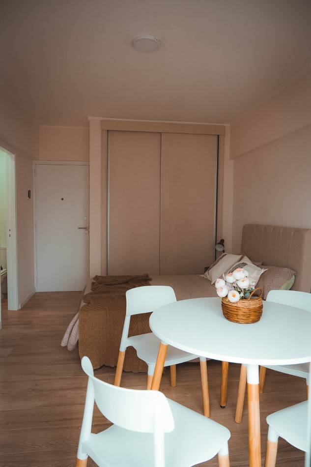 Hermoso Monoambiente Reciclado y Amoblado, con Balcon saliente, Aldrey, Mar del Plata.