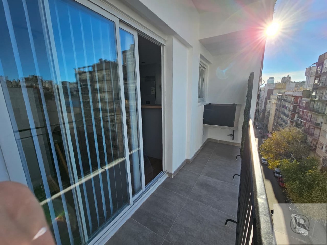 venta departamento dos ambientes al frente con balcon y parrilla 