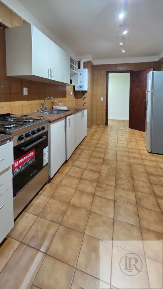 venta de dos ambientes al frente con dependencia y bhalcon a la calle 