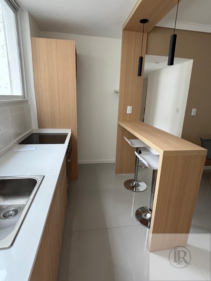 VENTA DE 3 AMBIENTES CON DEPENDENCIA TOTALMENTE RECICLADO Y AMOBLADO 