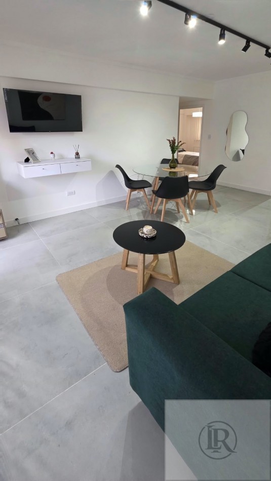 venta de tres ambientes con balcon al frente y cochera fija 