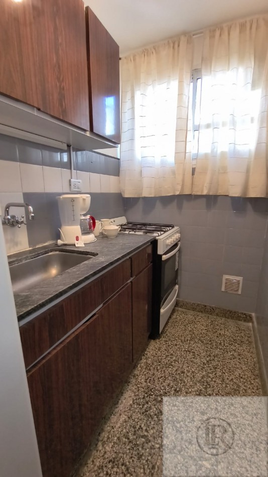Amplio Monoambiente a la calle con balcon saliente, zona Aldrey, Mar del Plata