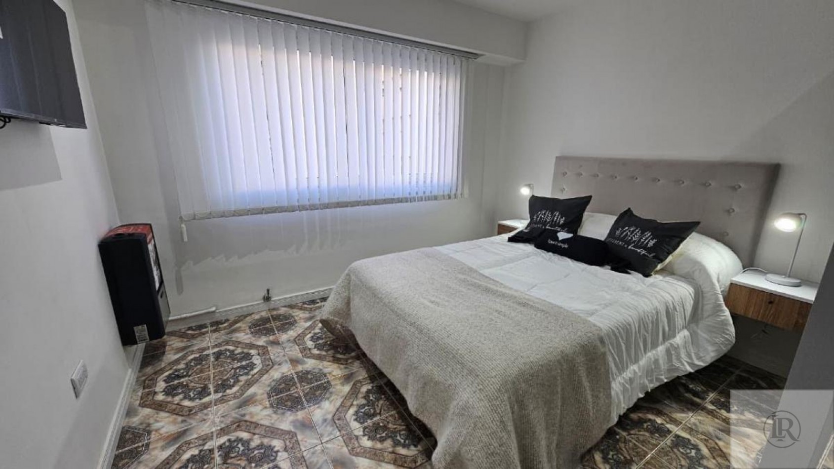 VENTA DE MONOAMBIENTE IMPECABLE LISTO PARA ENTRAR A VIVIR PROXIMO A PLAZA COLON 