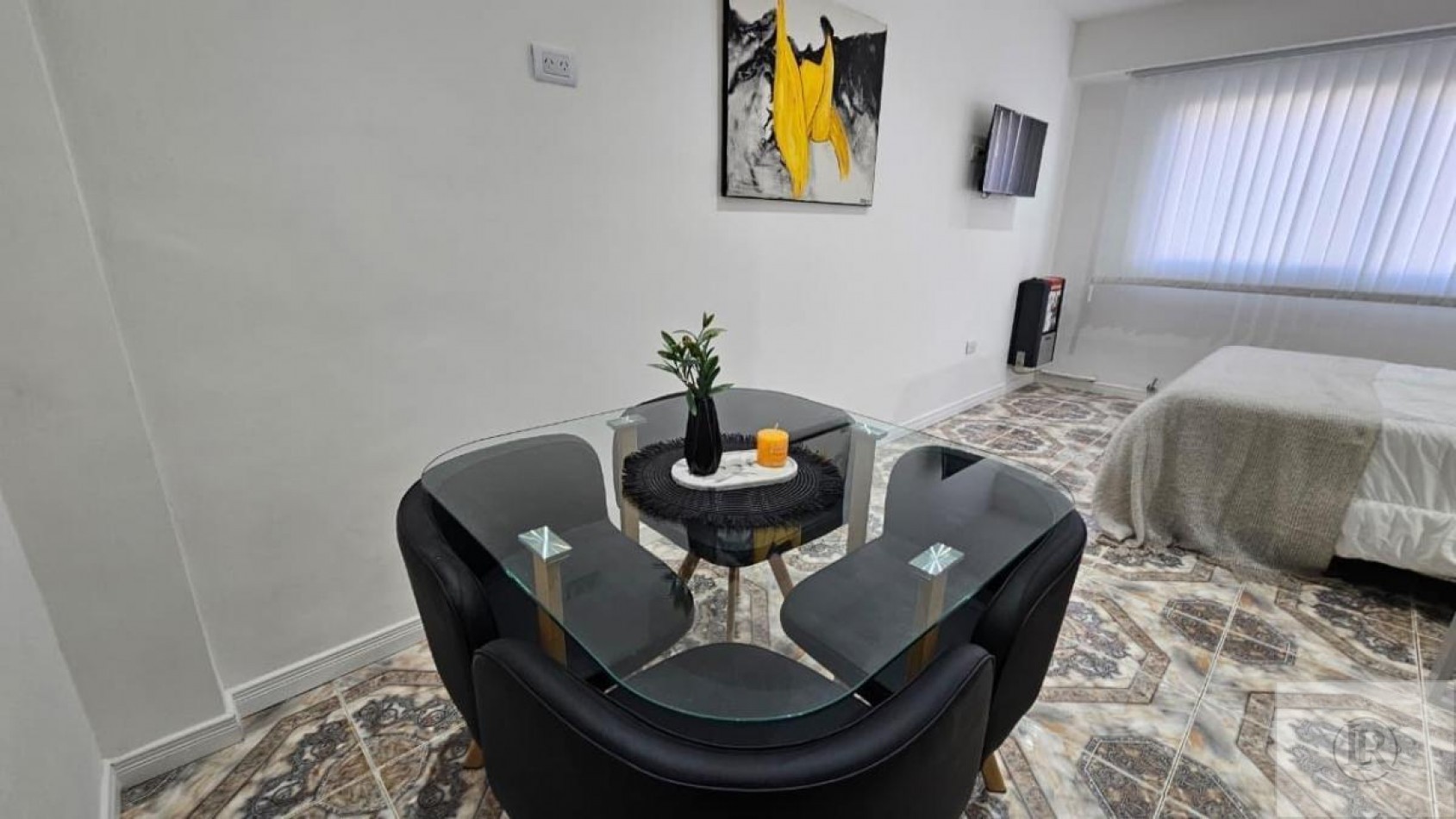VENTA DE MONOAMBIENTE IMPECABLE LISTO PARA ENTRAR A VIVIR PROXIMO A PLAZA COLON 