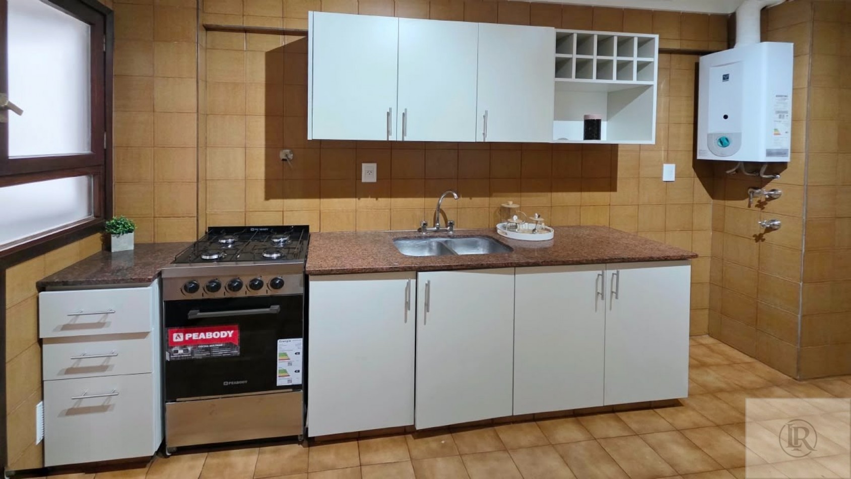 venta de dos ambientes al frente con dependencia y bhalcon a la calle 