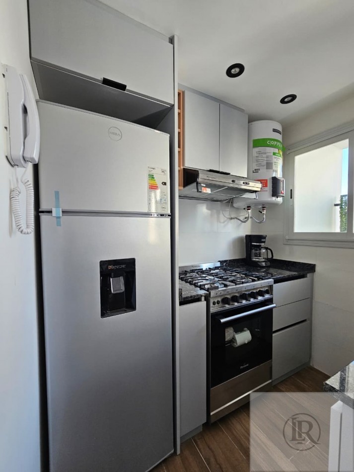 venta departamento dos ambientes al frente con balcon y parrilla 