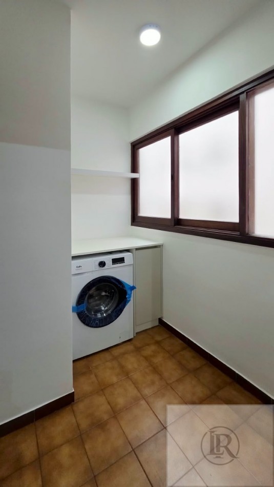 venta de dos ambientes al frente con dependencia y bhalcon a la calle 