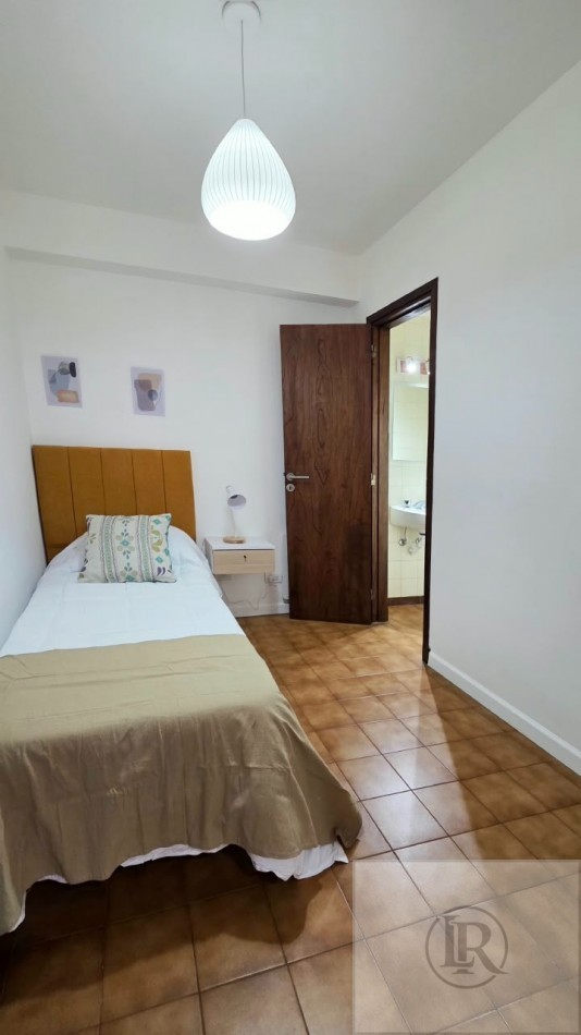 venta de dos ambientes al frente con dependencia y bhalcon a la calle 