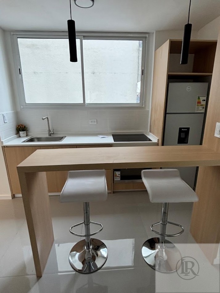 VENTA DE 3 AMBIENTES CON DEPENDENCIA TOTALMENTE RECICLADO Y AMOBLADO 