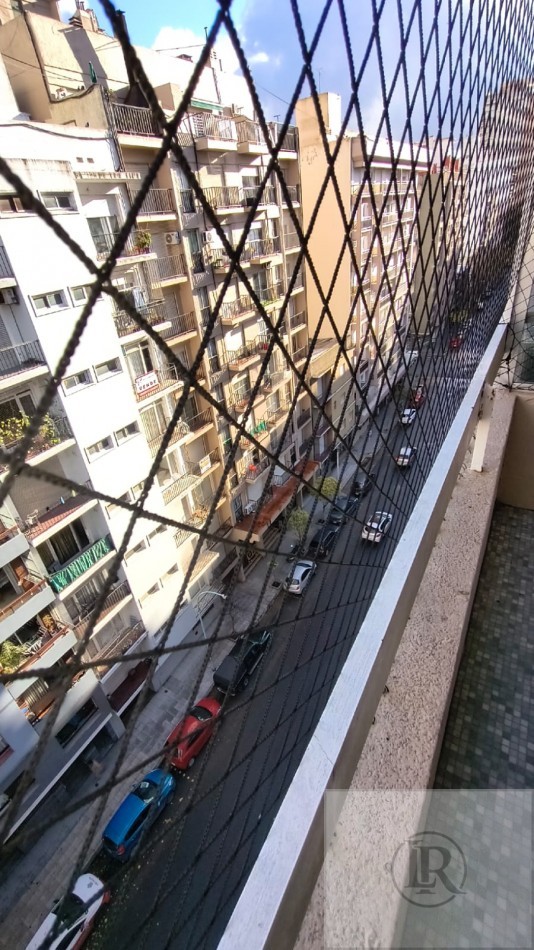 Amplio Monoambiente a la calle con balcon saliente, zona Aldrey, Mar del Plata