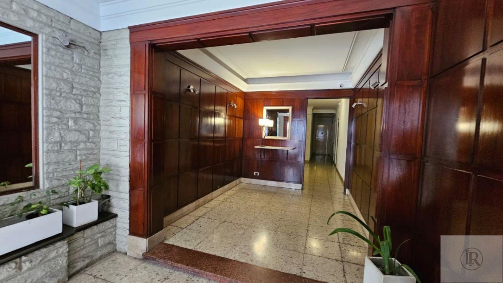 VENTA DE MONOAMBIENTE IMPECABLE LISTO PARA ENTRAR A VIVIR PROXIMO A PLAZA COLON 