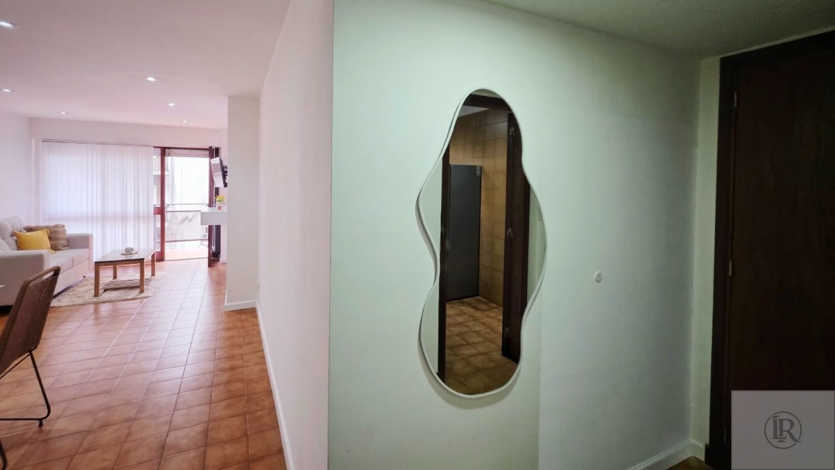 venta de dos ambientes al frente con dependencia y bhalcon a la calle 