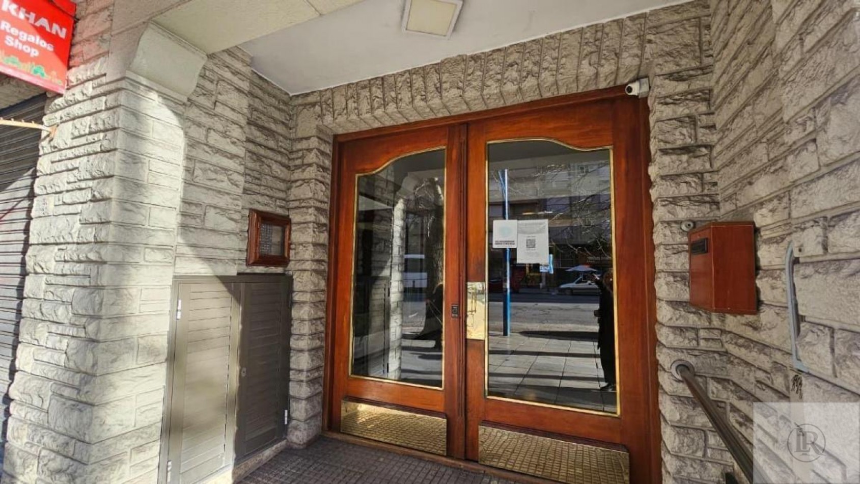 VENTA DE MONOAMBIENTE IMPECABLE LISTO PARA ENTRAR A VIVIR PROXIMO A PLAZA COLON 