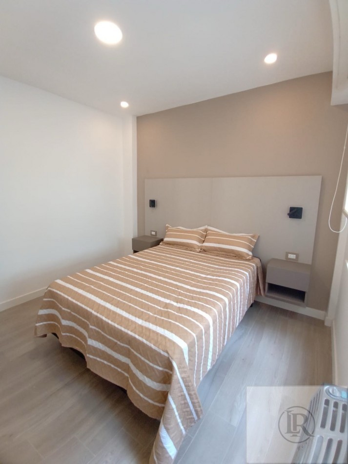 Departamento de 2 Amb c/dependencias con Balcon terraza a la calle, Centro de Mar del Plata