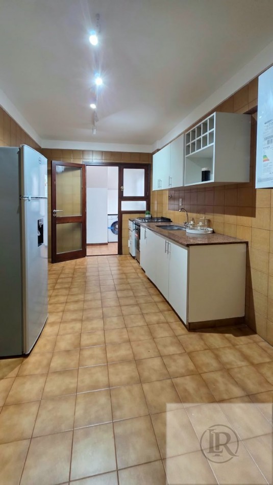 venta de dos ambientes al frente con dependencia y bhalcon a la calle 