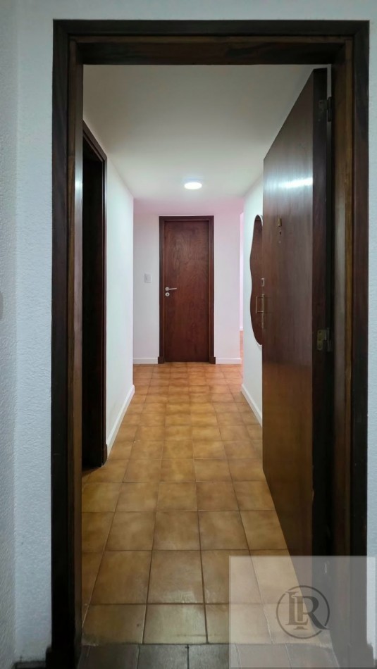 venta de dos ambientes al frente con dependencia y bhalcon a la calle 