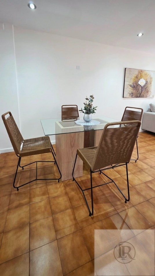 venta de dos ambientes al frente con dependencia y bhalcon a la calle 