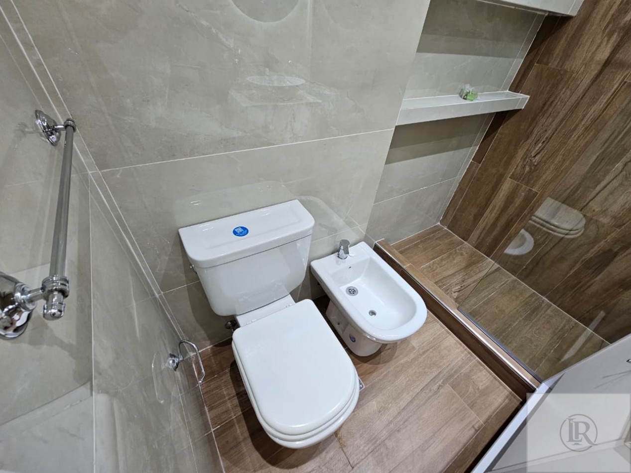 venta departamento dos ambientes al frente con balcon y parrilla 