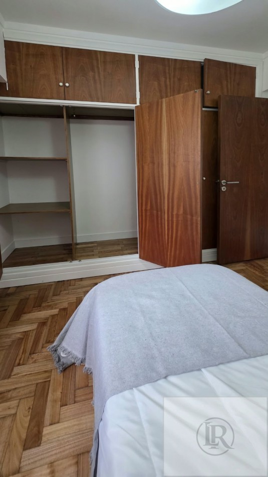 venta de tres ambientes con balcon al frente y cochera fija 