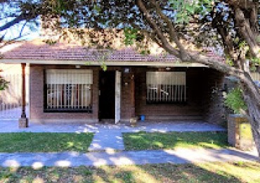 VENTA DE CASACON TERRENO  EN BARRIO CAISAMAR -- A RECICLAR !!!! ACEPTA PERMUTA 