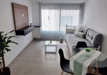 VENTA DE IMPECABLE DOS AMBIENTES CON COCHERA  ZONA PLAZA MITRE 