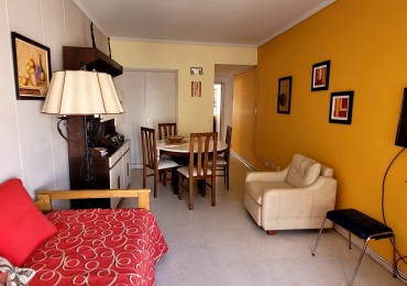 Venta de departamento de dos ambientes con dependencia de servicio en pleno centro de Mar del Plata 