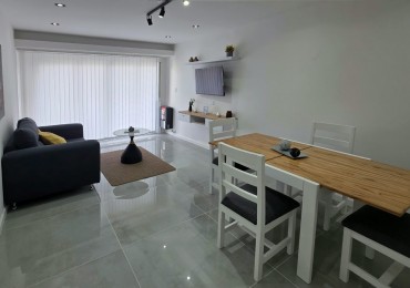 venta de departamento de dos ambientes con dependencia , balcon y vista lateral al mar 