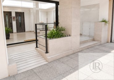 Amplio Monoambiente a la calle con balcon saliente, zona Aldrey, Mar del Plata